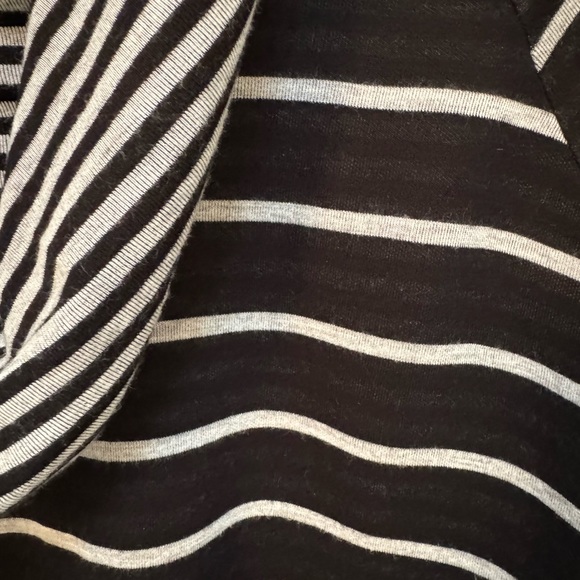 Chicos Zenergy Tunic, Size 12 /large -Chicos size 2 - black & grey, cowl neck - Picture 5 of 6